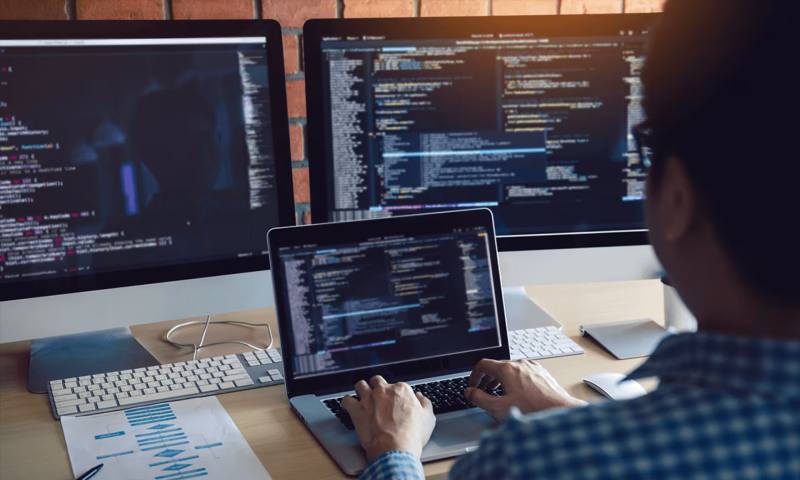 数据科学选型：R与Python如何赋能南雄市网站建设？